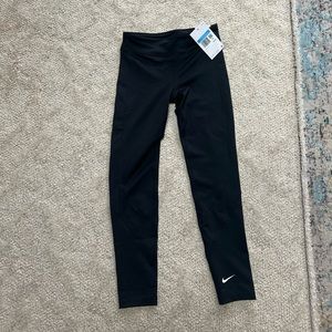 TIGHT FIT NIKE LEGGINGS!!